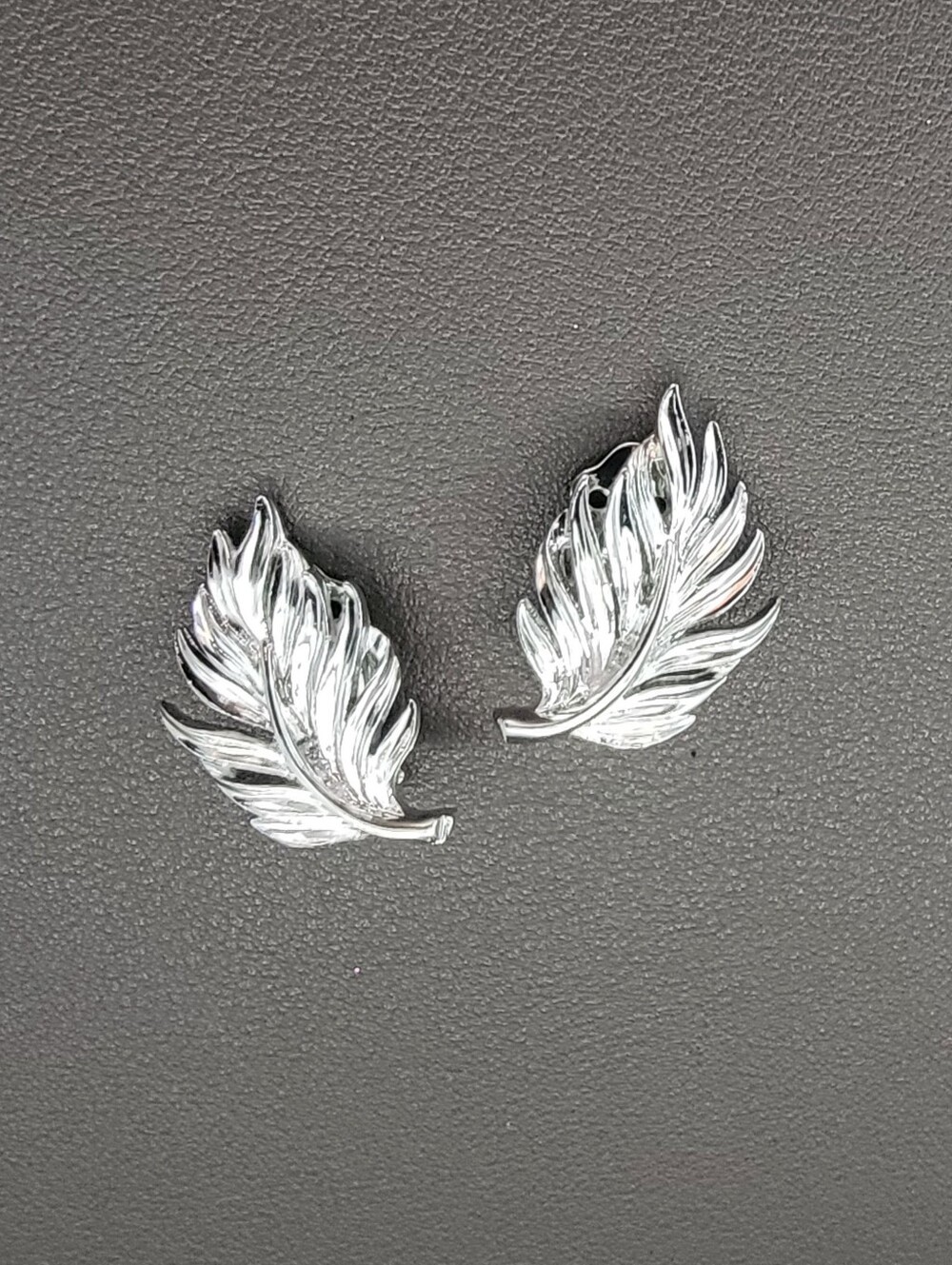 Vintage Lisner Silver Tone Feather Leaf Clip-On Earrings | Mid-Century Designer